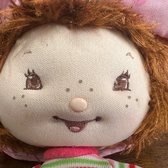 Vintage - Strawberry Shortcake Doll with Pink Hat and Striped Shirt - Picture 4 of 5